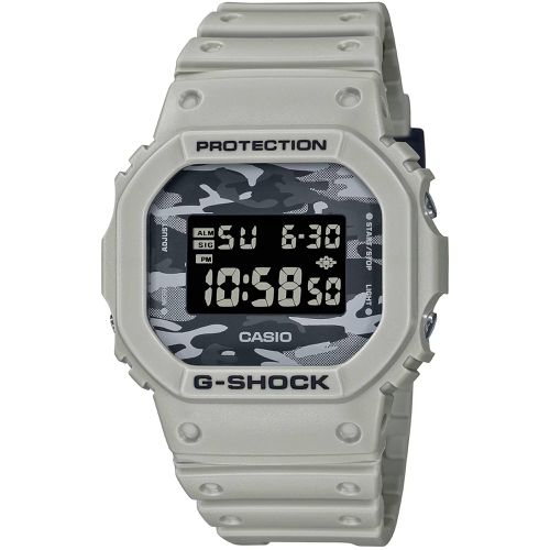 Men's Digital Watch - G-Shock 5600 Series Alarm Camouflage Dial / DW5600CA-8 - Casio - Modalova
