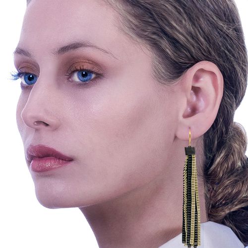 Satin Earrings Essilp Black Gold - Alexandra Tsoukala - Modalova