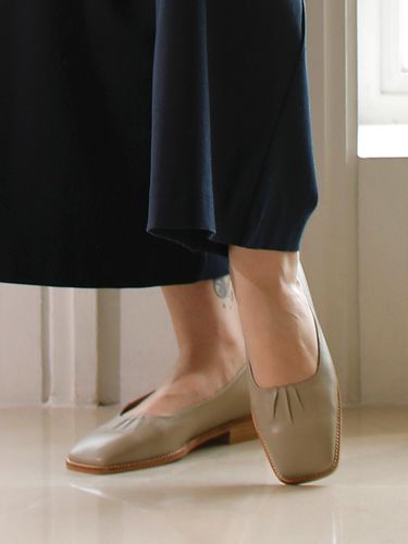 Our Loafer Light Khaki - Byeuuns - Modalova