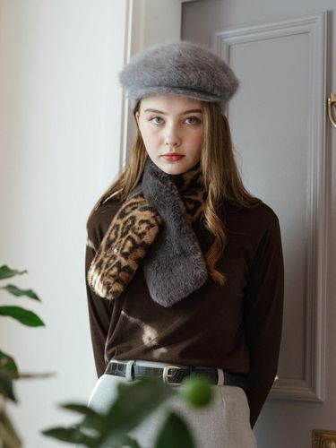 Bordeaux Faux Fur Muffler (3color) - MANES - Modalova