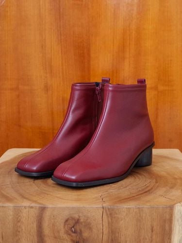 Square Ankle Boots Burgundy - february second - Modalova