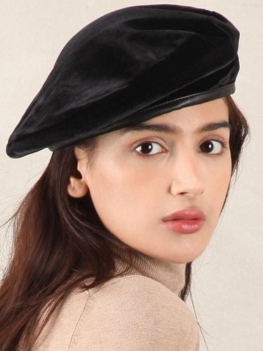 Velvet Metal-embellished Beret hat - WHITE SANDS - Modalova