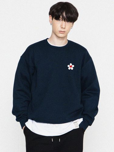 Small Flower Heart Smile Sweatshirt - GRAVER - Modalova