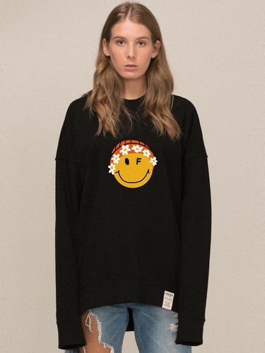 Big Flower Beanie Smile Sweatshirt_2 colors - GRAVER - Modalova