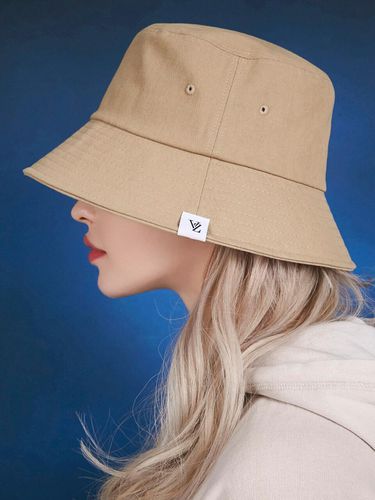 Herringbone Label Bucket Hat_Beige - VARZAR - Modalova