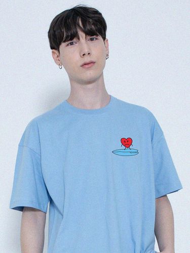 Heart Surfboard T-shirt Skyblue - GRAVER - Modalova