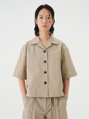 Cropped Button Up Shirt Khaki Beige - AEER - Modalova