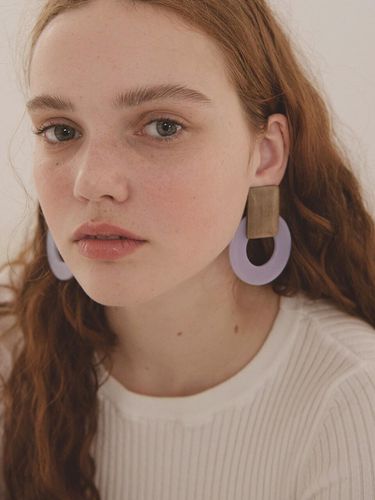 Opaque Circle Earring_Lilac - BAEBAE - Modalova