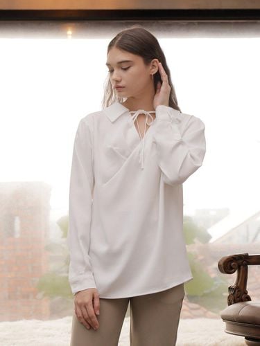 Feminine Tuck Blouse - WARDROBE - Modalova