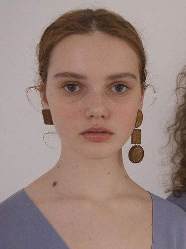 Wooden Bell Earring-Brown - BAEBAE - Modalova