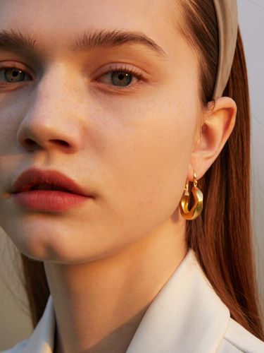 Rippling Mini Hoop Earrings Gold - DIDIBOYU - Modalova