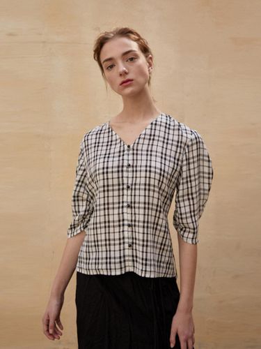 Check Shirring Back Blouse Black - AEER - Modalova