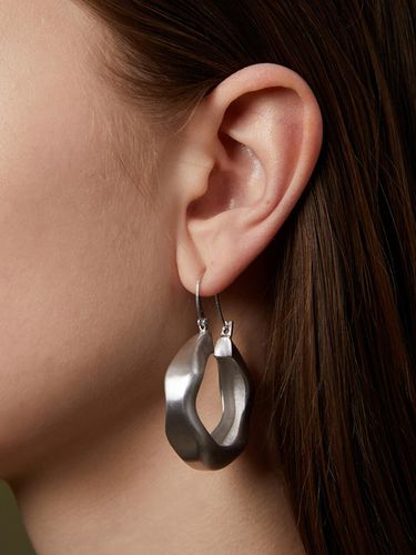 Rippling Hoop Earrings Silver - DIDIBOYU - Modalova