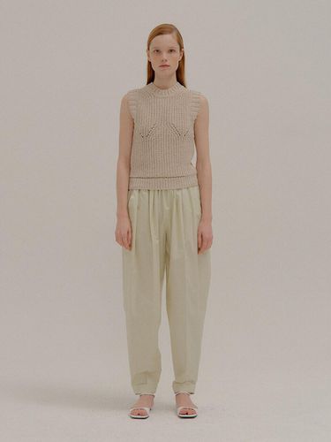 Page Mock-neck Knitted Vest Beige - EENK - Modalova