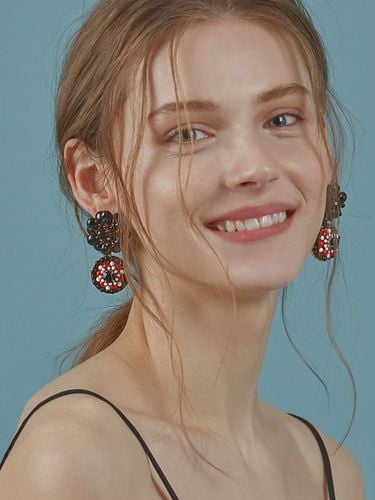 Flower Garden Earring Black - 803STUDIO - Modalova