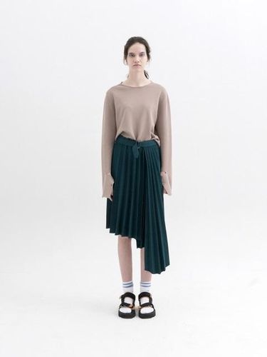 Asymmetrical Pleated Knit Skirt - Moonhee - Modalova