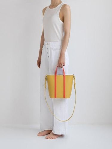 Way Bucket Bag Flax - AMBIVALENCE - Modalova