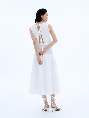 Open Back Top Smocked Skirt Set_White - LEUNI - Modalova