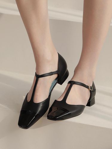 T Strap Flat Black - Byeuuns - Modalova