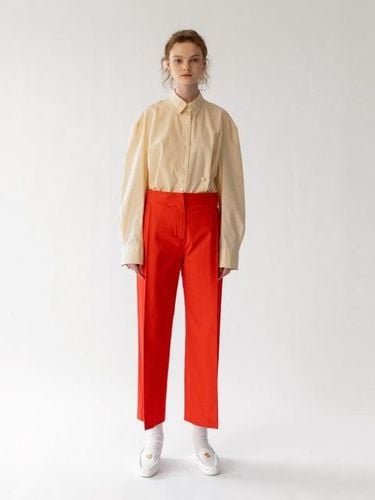 Tucked Pants Red - ANNE AND THE CRWD - Modalova