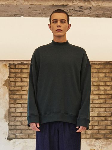 Pocket Mock Neck Sweatshirt Green - ROYAL `WE - Modalova