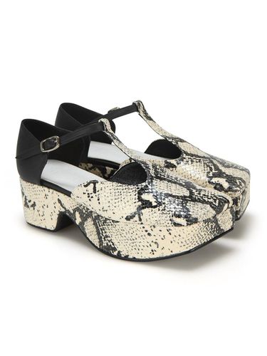 Squared Toe T-strap Mary Jane Platforms - FLAT APARTMENT - Modalova