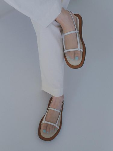 Zuri Sandals Cream - HYOON - Modalova