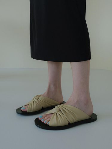 Rohvi Sandals Butter - HYOON - Modalova