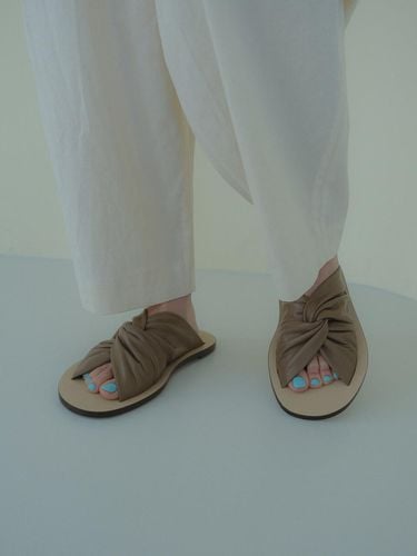 Rohvi Sandals Cedar Brown - HYOON - Modalova