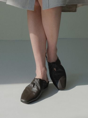 Mazal Mules Ebony - HYOON - Modalova