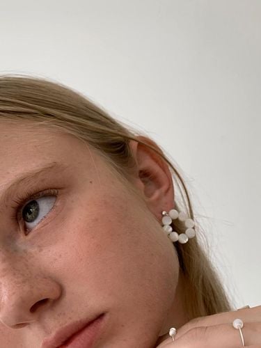 Circle Seashell Earrings - MONDAY EDITION - Modalova