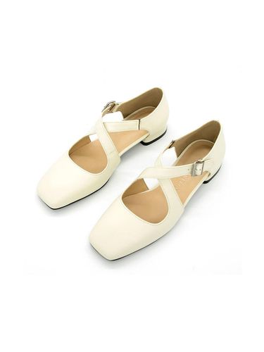 N20-S177_X-Strap Flat Shoes_Cream - NONETHELESS - Modalova