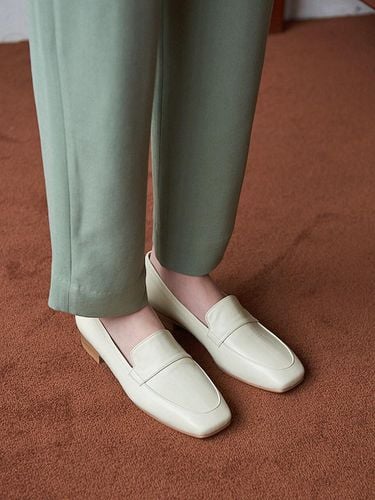 N20-S180_Loafer_Cream - NONETHELESS - Modalova