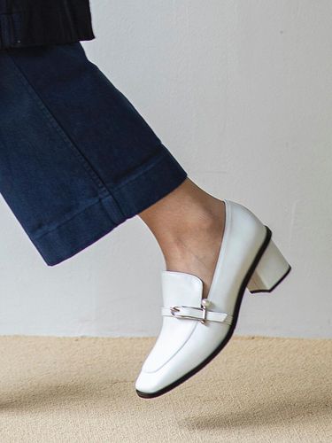 Pearlball Loafer White - Byeuuns - Modalova