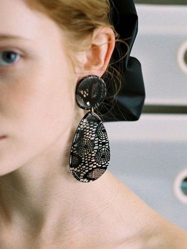 Lace Drop Earring Black - BAEBAE - Modalova