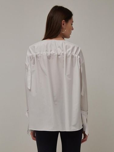 Back side String Shirt White - MUGUET - Modalova