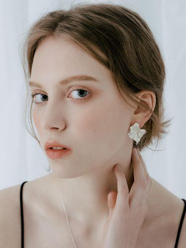 Flow And Other Flow Earring 04 - STILL INSTANT - Modalova