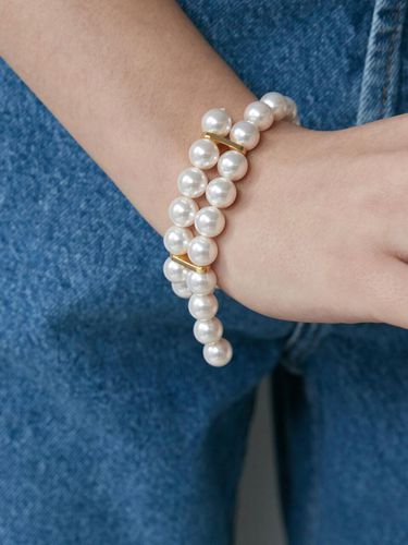 Cross Ended Pearl Bracelet - MONDAY EDITION - Modalova