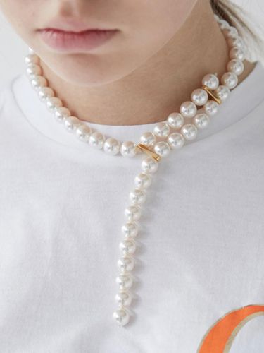 Cross Ended Pearl Necklace - MONDAY EDITION - Modalova