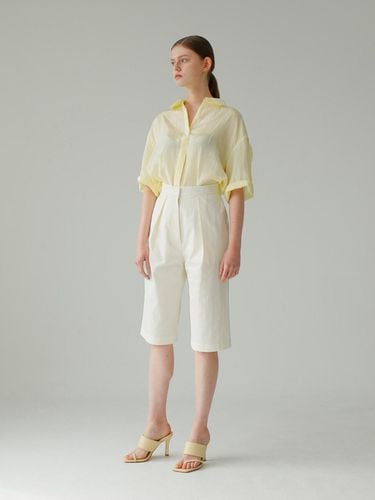 Pleated Knee Length Pants_Beige - UIJI - Modalova