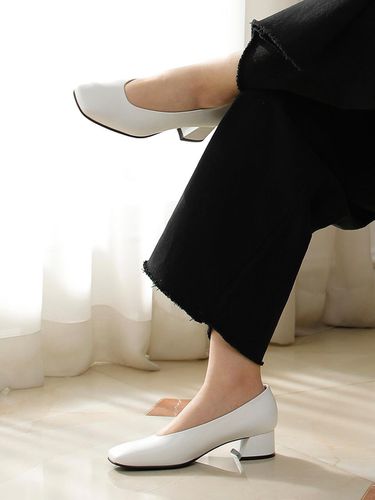 Rumi Pumps White - Byeuuns - Modalova