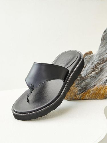 BKS2012 Bear Flip Sandals Black - Byeuuns - Modalova