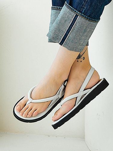 BKS2003 Hoji Sandals White - Byeuuns - Modalova