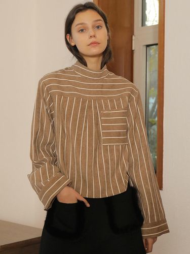 Back Slit Stripe Blouse Beige - WARDROBE - Modalova