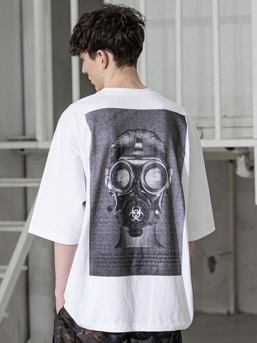 Biological Gasmask Oversized Tee Shirt - MASSNOUN - Modalova