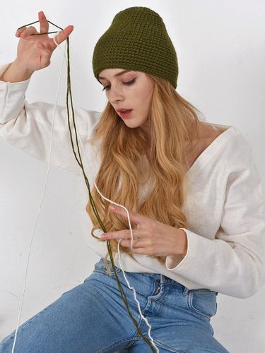 Handmade Momo Knit Beanie Khaki - evance - Modalova