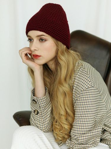 Handmade Momo Knit Beanie Burgundy - evance - Modalova