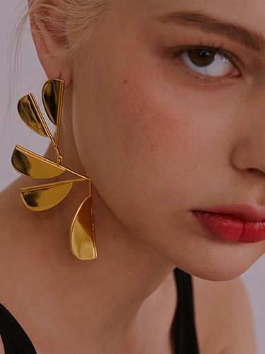 Metal Wings Earrings_Gold - viollina - Modalova