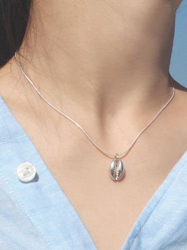 Silver_Seashell Pendant Necklace - POSTLUDE - Modalova