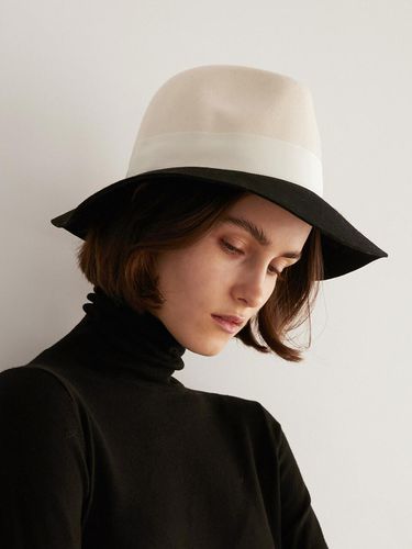 Half N Half Hat White Black - NUHAT - Modalova